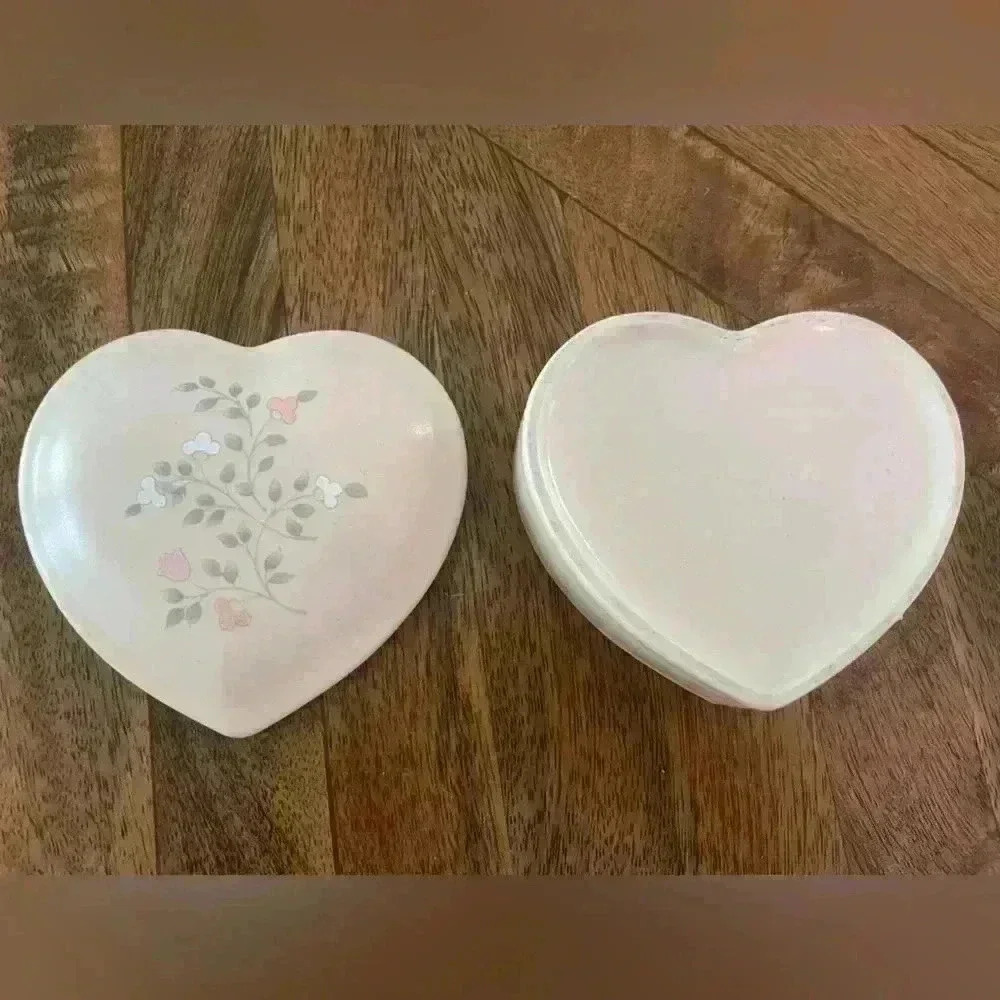 Pflatzgraff heart shaped trinket box and lid with floral decoration - Picture 3 of 5